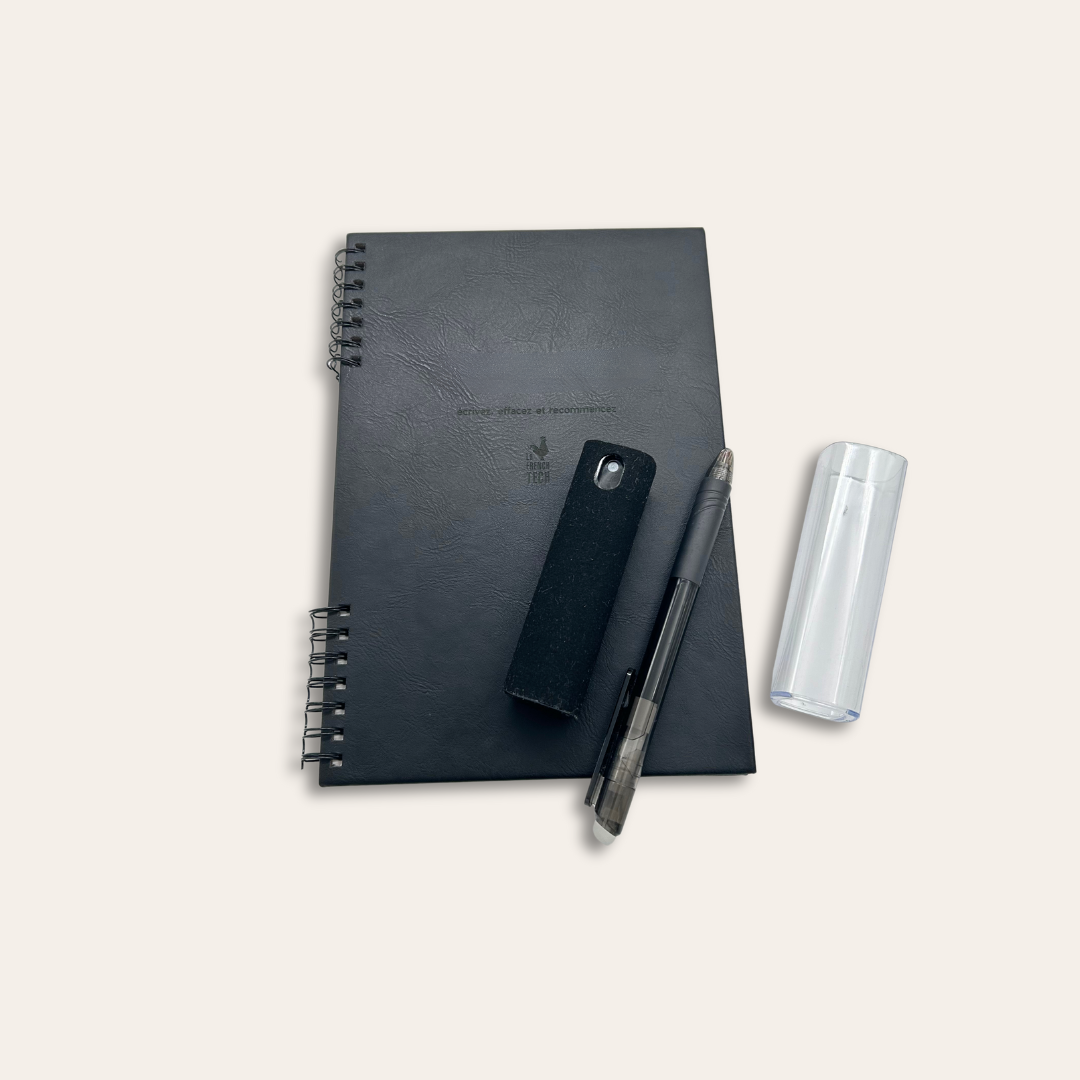 Carnet effaçable à l'eau en cuir gravé Carnet en cuir, couleur noir, composé d'un stylo gel effaçable et effaceur.