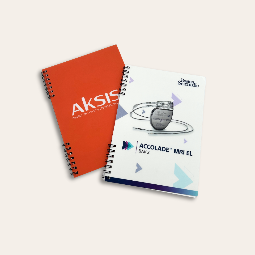 Deux carnet effaçable à l’eau et personnalisés Deux carnets personnalisé de deux marques.