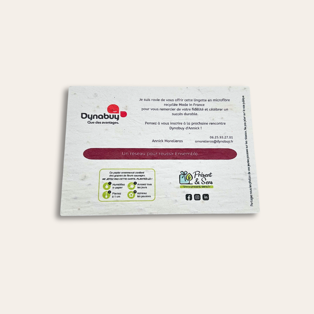 Carte de format A6 Danybuy et des textes sont écrit.