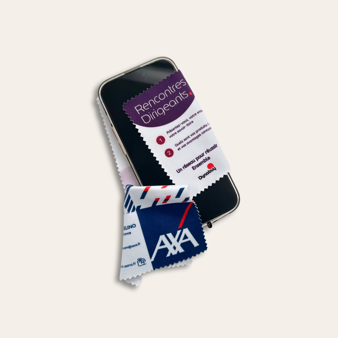 Deux chiffonnettes en microfibre recyclé personnalisées pour AXA et Dynabuy Un téléphone et deux chiffonnettes illustrées AXA et Dynabuy.
