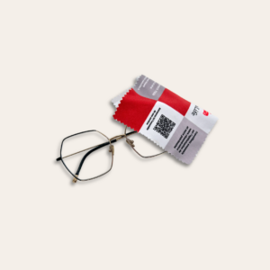 Lunette et chiffonnette avec une personnalisation de QR code.