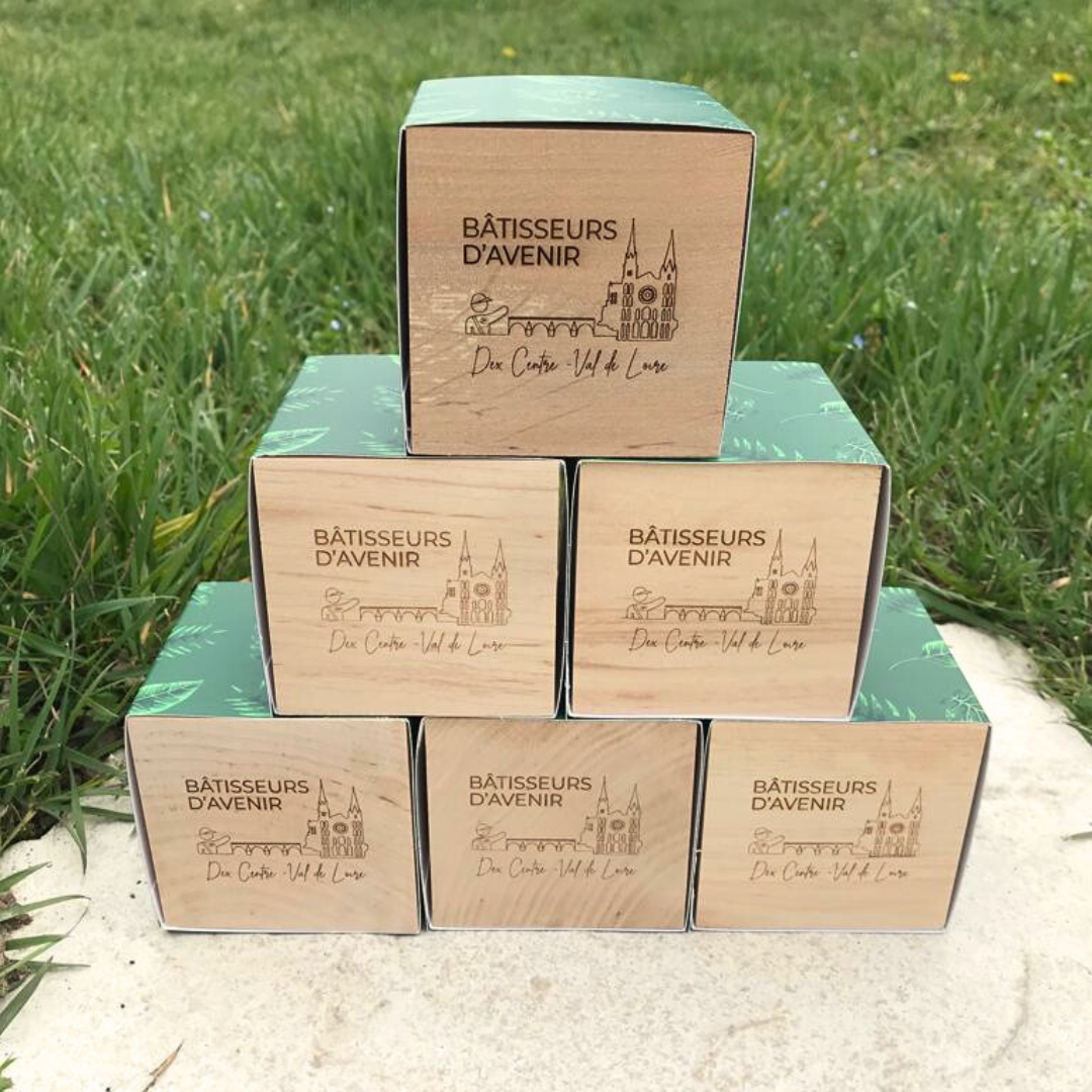 Cube bois gravé Bâtisseurs d'avenir Montagne de cube en bois gravé.