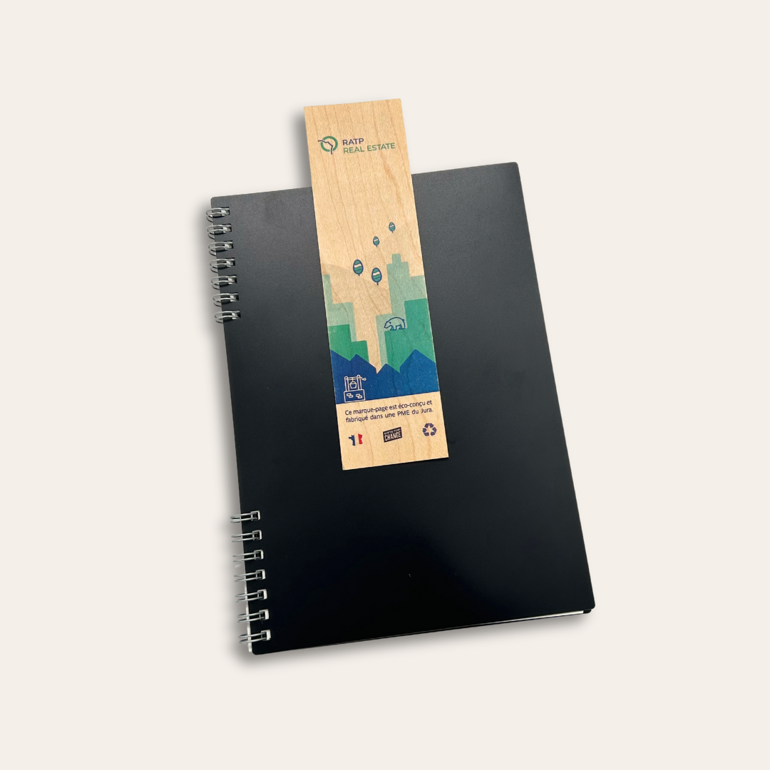 Marque page solidaire RATP par impression quadri UV Marque page en bois avec un carnet.