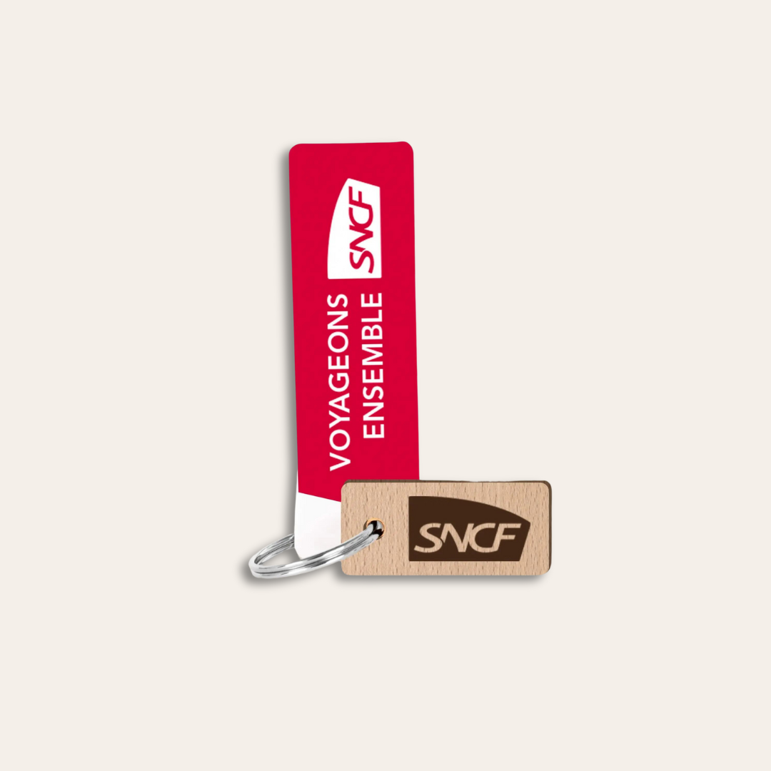 Porte-clé bois rectangle solidaire Porte-clé en bois rectangle personnalisé SNCF avec une cartonnette au nom de la SNCF.