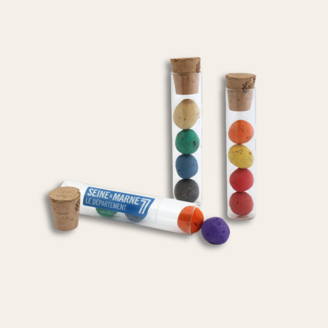 Tube 4 billes à graines colorées personnalisable par quadri UV sur sticker Trois tube 4 billes colorées dont un personnalisé.