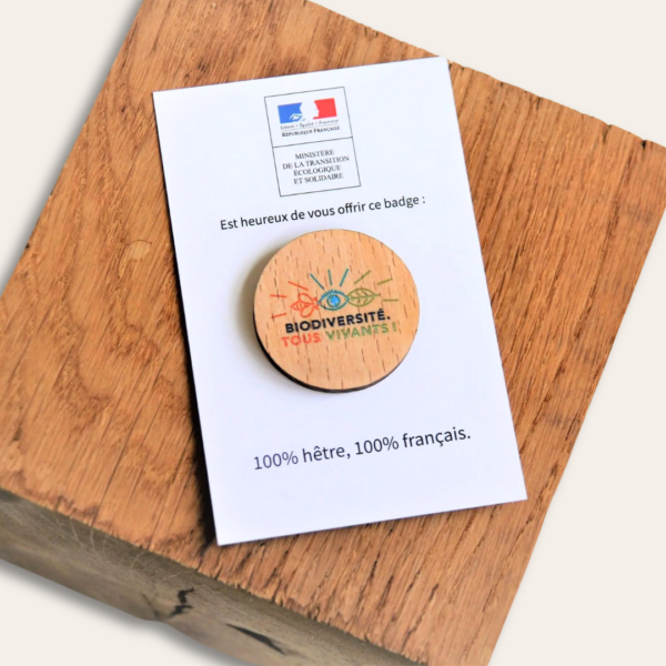 Badge bois aimant solidaire.