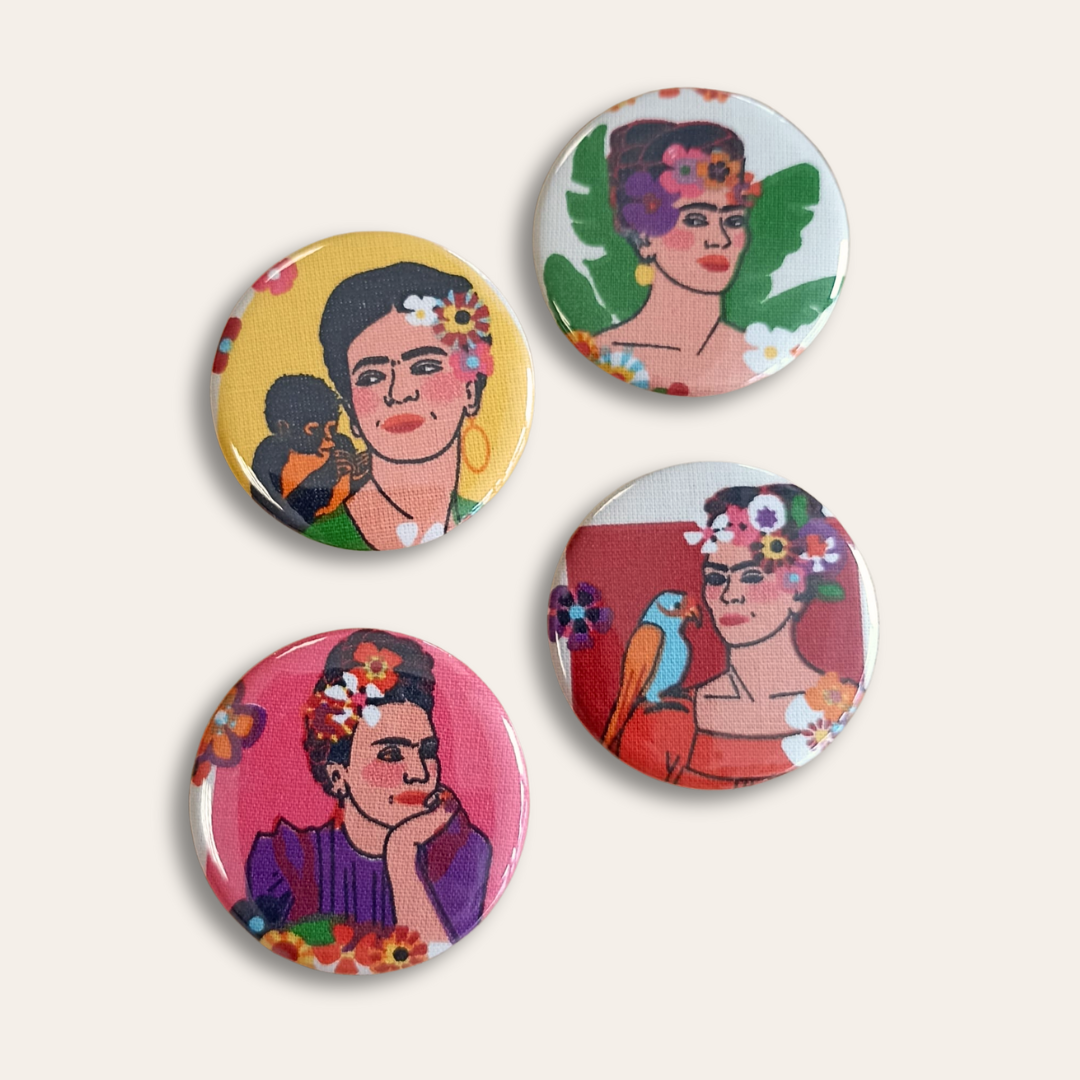 Broche tissu Frida Khalo Quatre ronds avec illustrations femme.