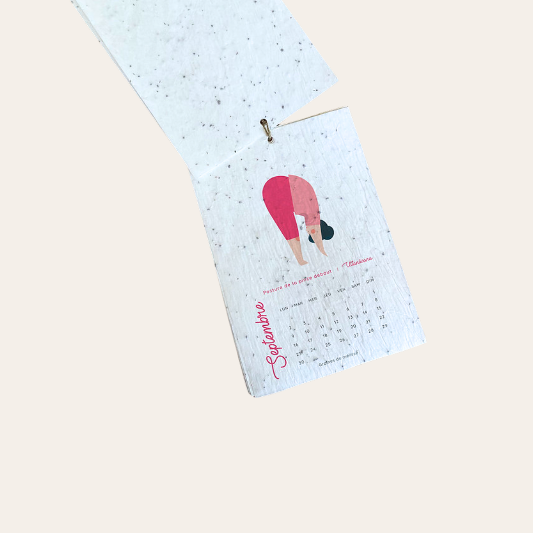 Calendrier à planter mois septembre Calendrier du mois de septembre et dessus, un dessin de fille en rose qui fait du yoga.