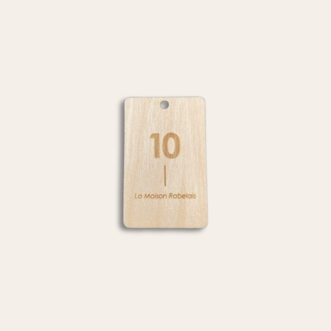 Carte chambre porte clé La Maison Rabelais Carte de chambre en bois artisanal façon porte clé.