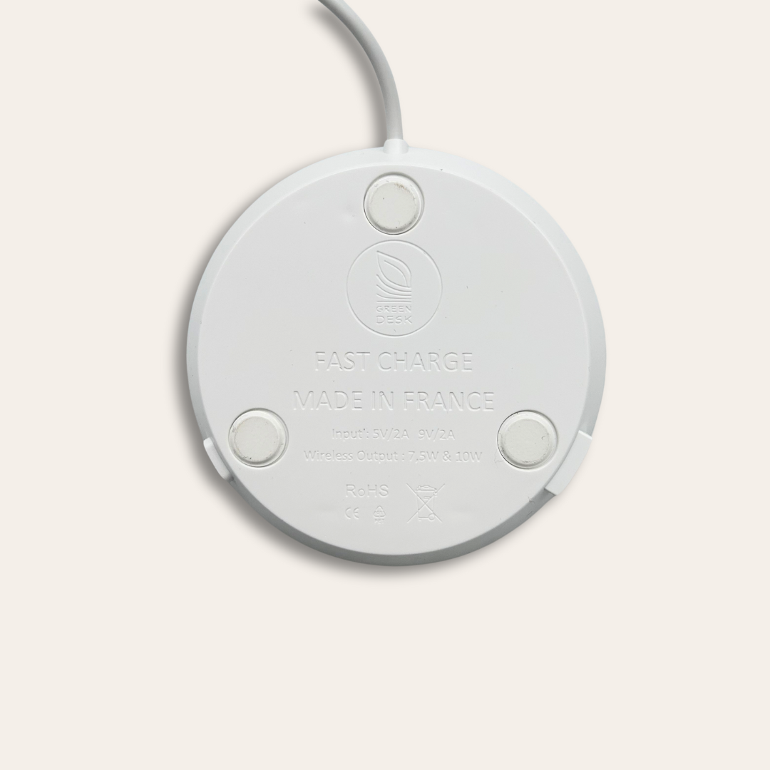 Chargeur à induction en plastique recyclé écologique Dos du chargeur à induction en plastique recyclé.