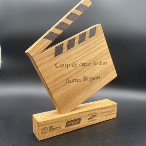 trophée bois chêne massif artisanal forme sur-mesure Clap de Film