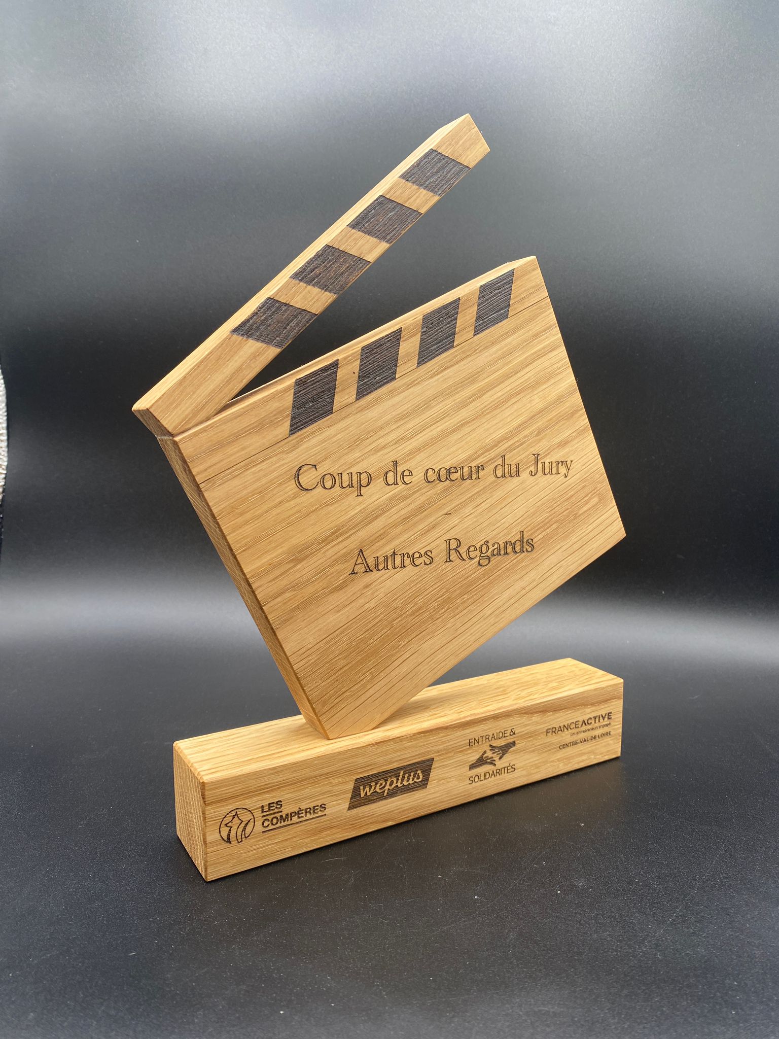 Clap Film trophée bois chêne massif artisanal forme sur-mesure Clap de Film