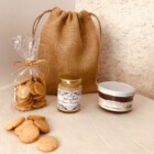 Coffret cadeau brut avec toile de jute, biscuits bio, miel et tartinade legumes bio