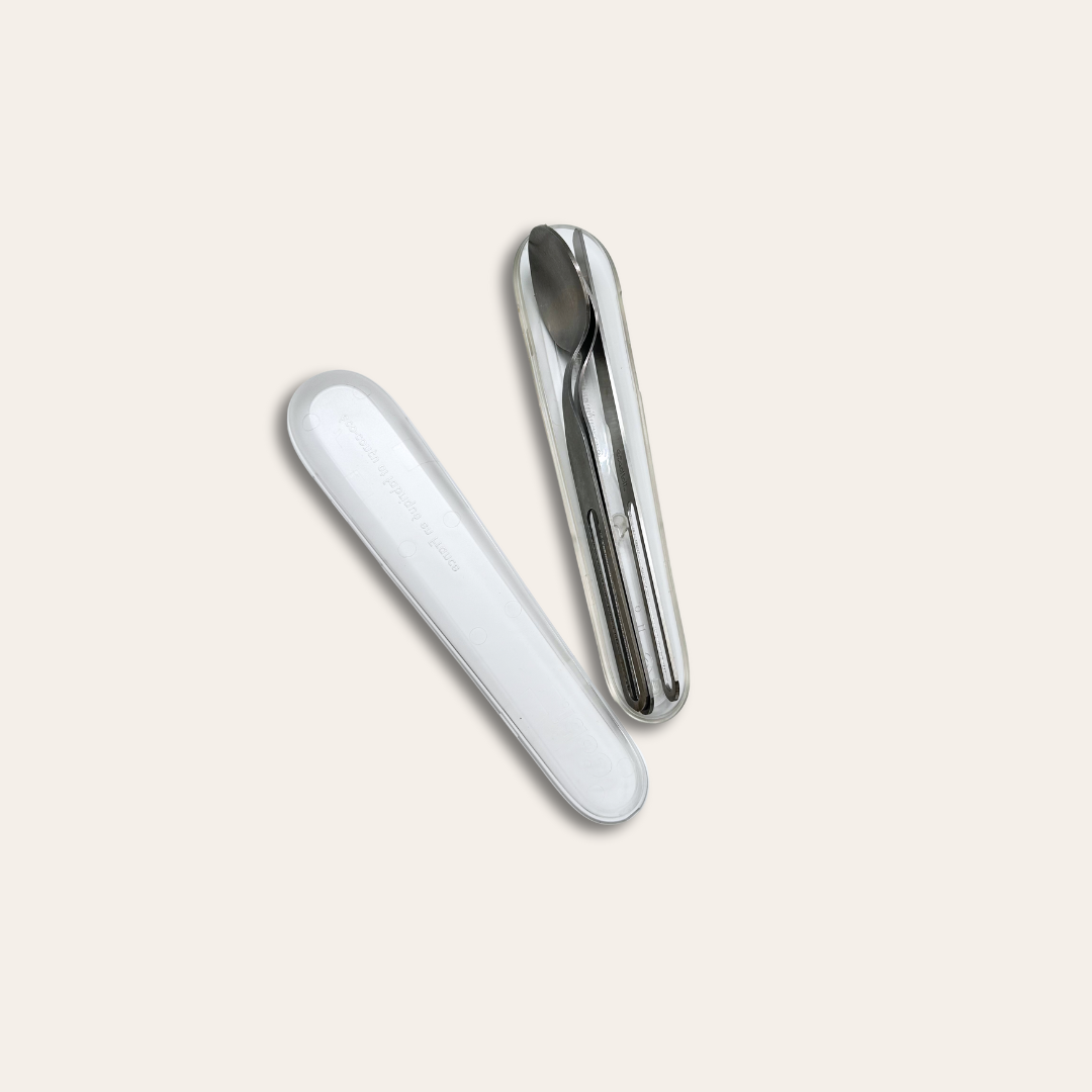 Couverts inox et étui plastique recyclable Couverts inox éco-responsable et étui.