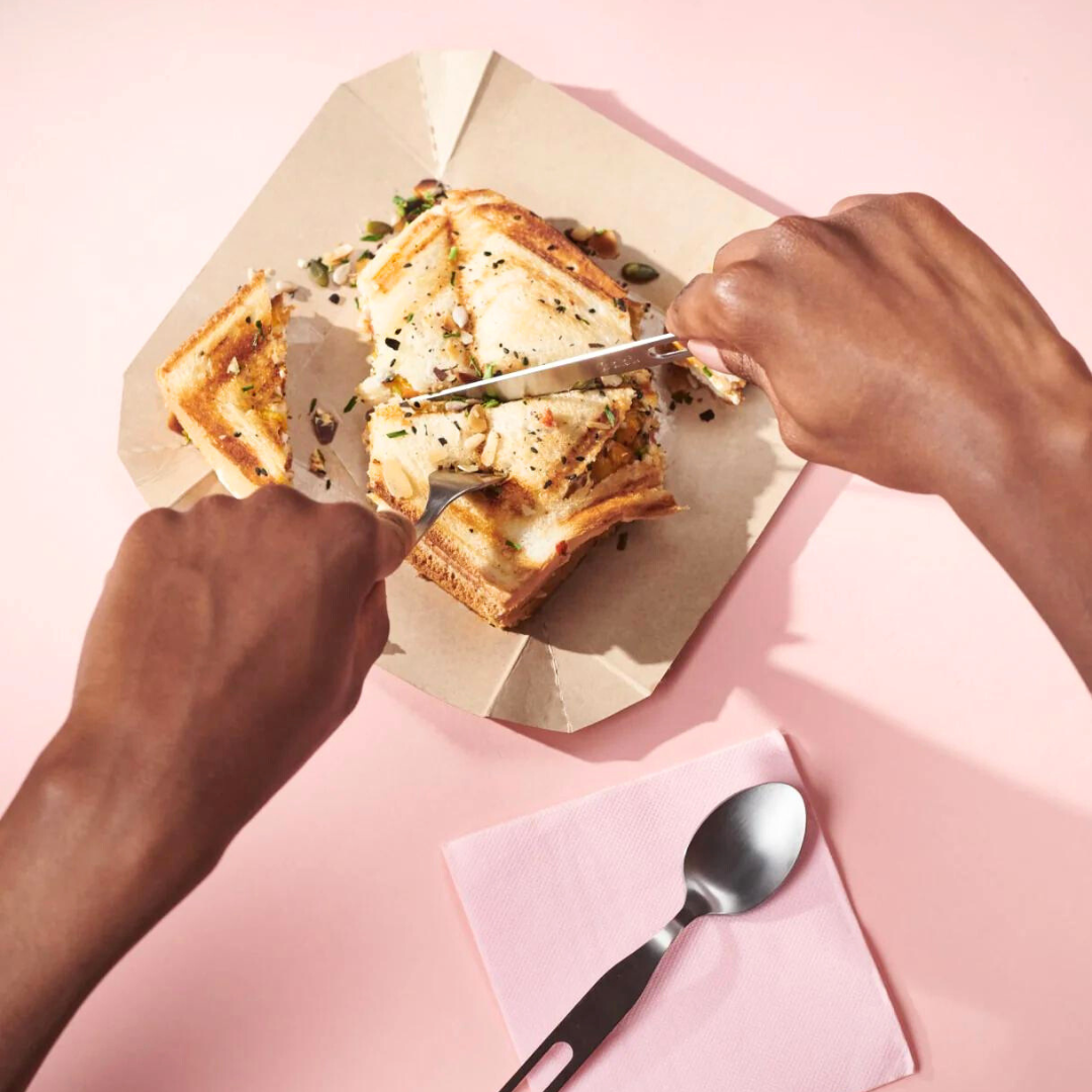 Couverts inox mise en situation Mise en situation des couverts inox éco-responsable.