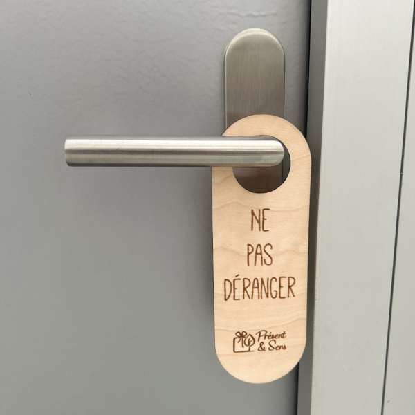 Cravate de porte gravée Ne pas déranger.