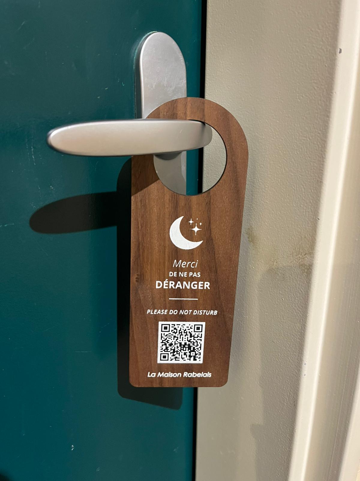 Cravate Noyer5 accroche porte en bois noyer foncé pour les portes d'hôtels