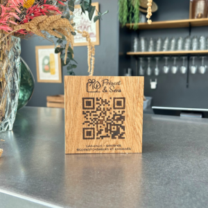 Cube avec un QR code dessus.