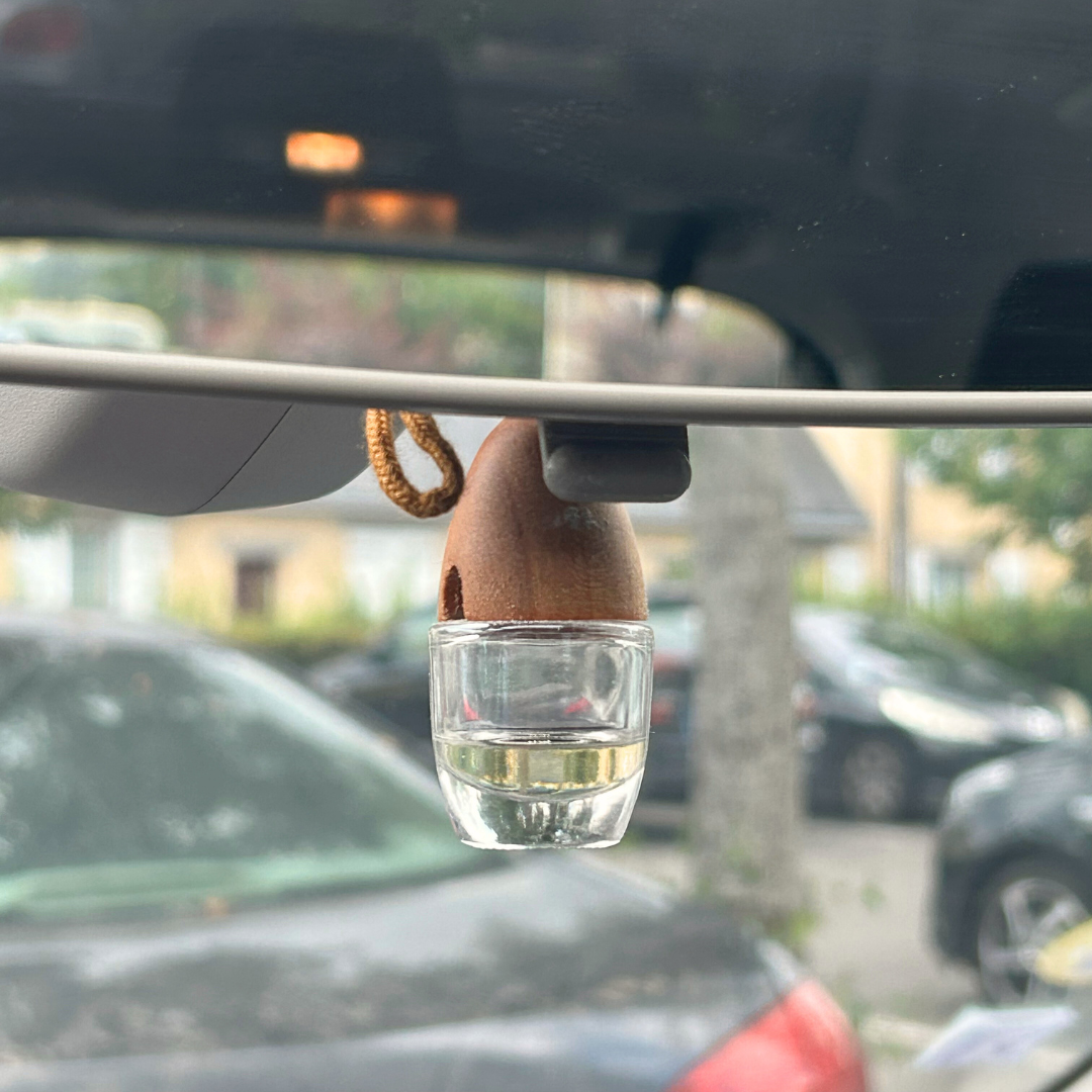 Diffuseur de voiture et artisanal Diffuseur voiture artisanal accroché au rétro.