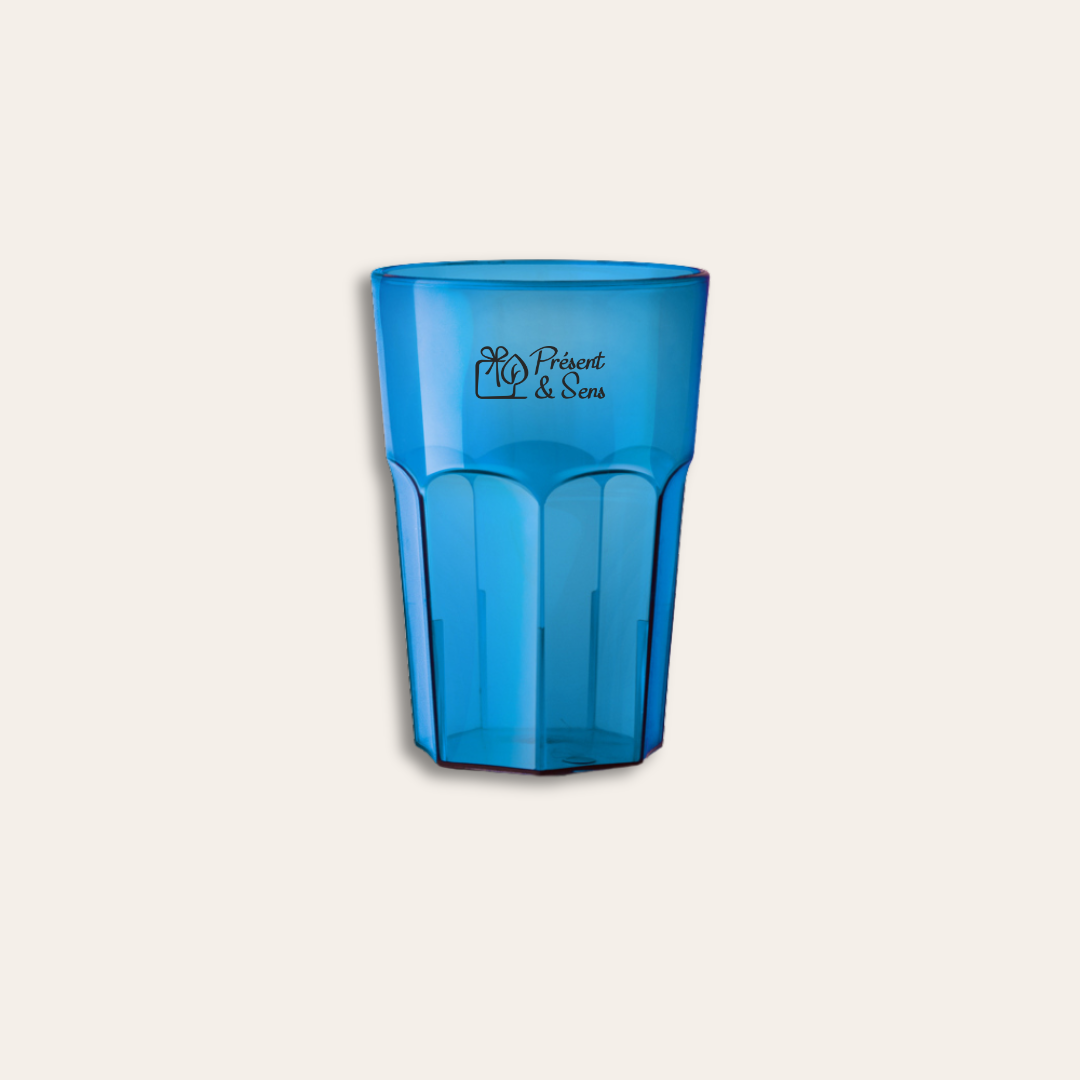 Gobelet Tritan 40cl Présent et Sens Verre coloris bleu et marqué Présent et Sens dessus.