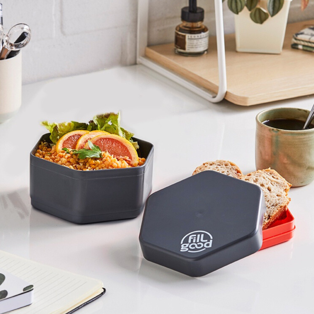 Lunchbox en fibre de canne à sucre mise en situation Lunchbox en fibre de canne à sucre personnalisable.