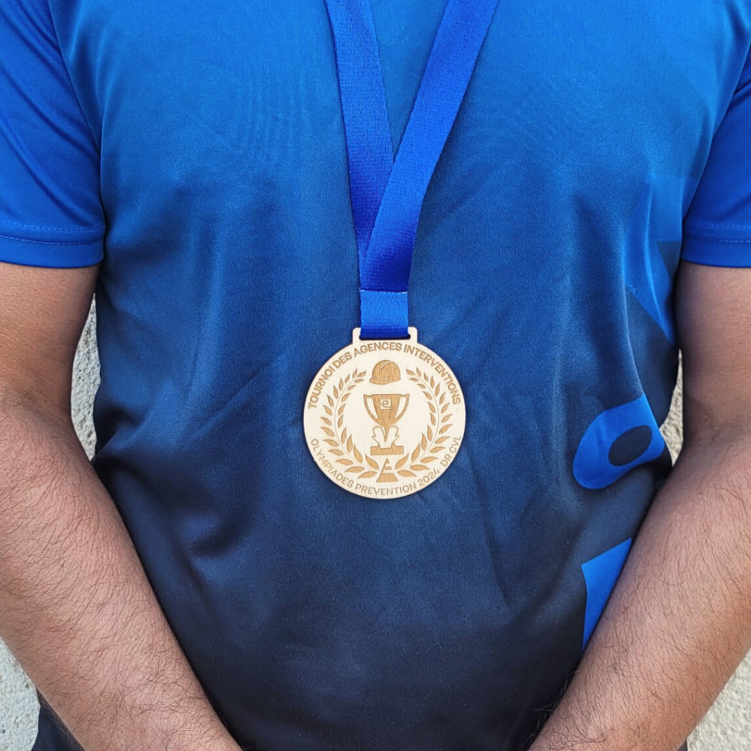 Médaille en bois Médaille en bois personnalisée et portée.