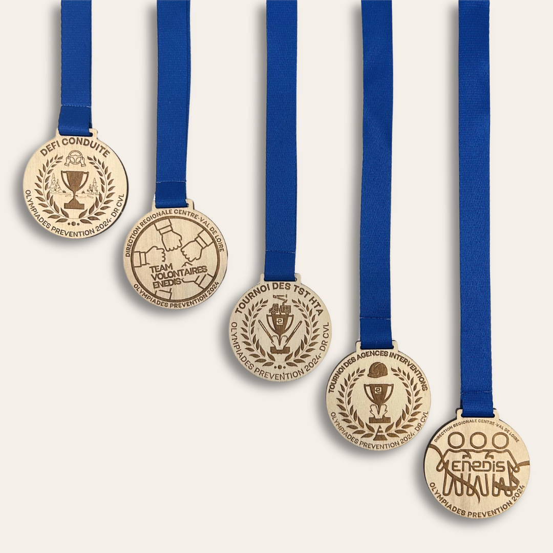 Médailles en bois Enedis Médailles en bois personnalisable.