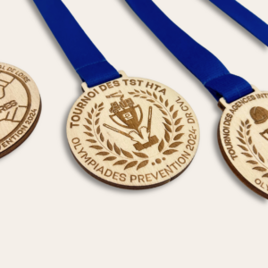 Médaille en bois pour Enedis.