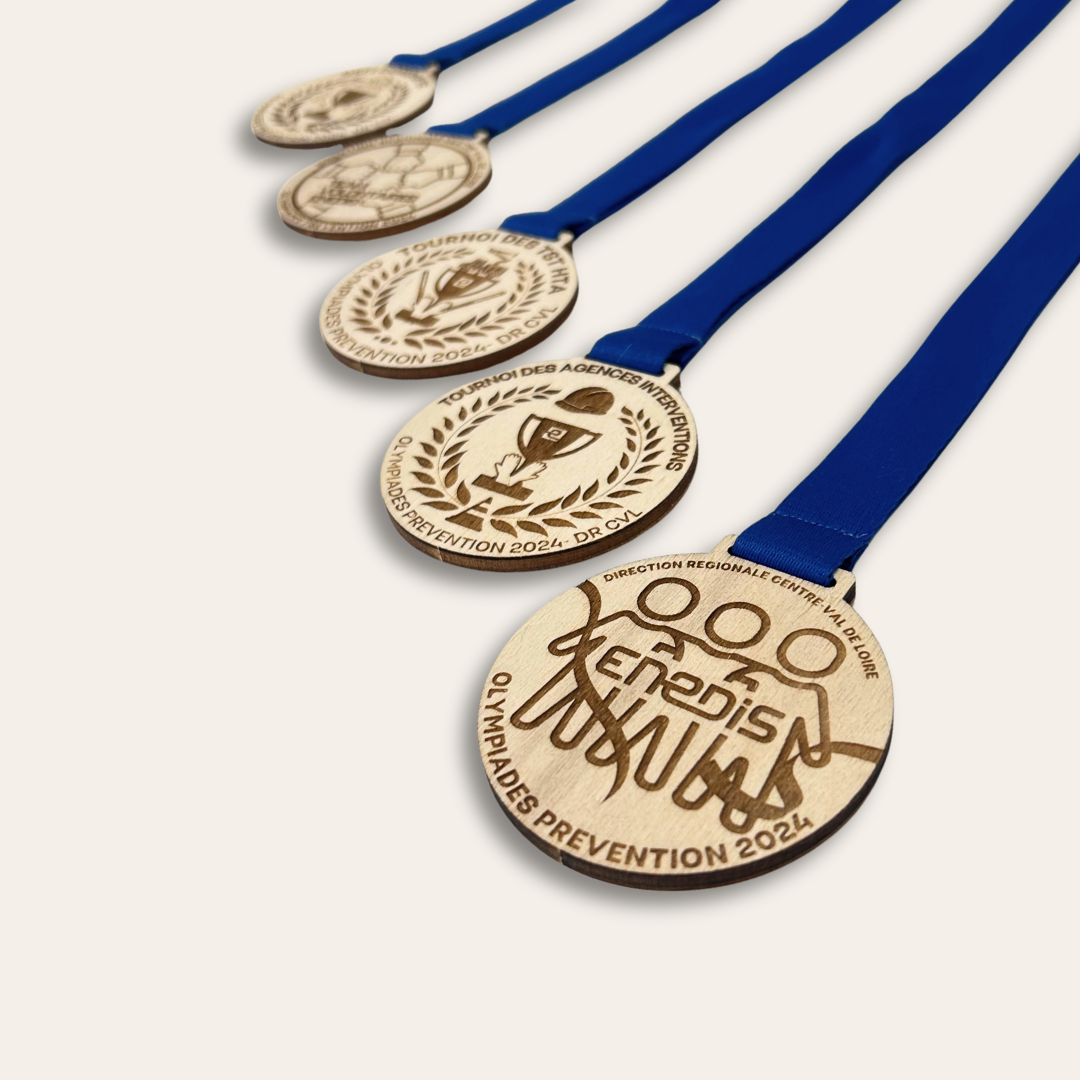 Médailles en bois gravées Enedis Médailles en bois gravées et publicitaires.