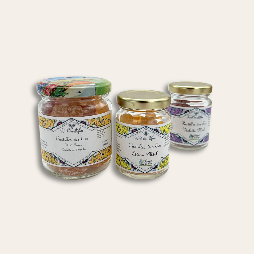 Pastilles miel à personnaliser Un gros pot et deux petits pots en verre et étiquetées, remplis de pastilles.