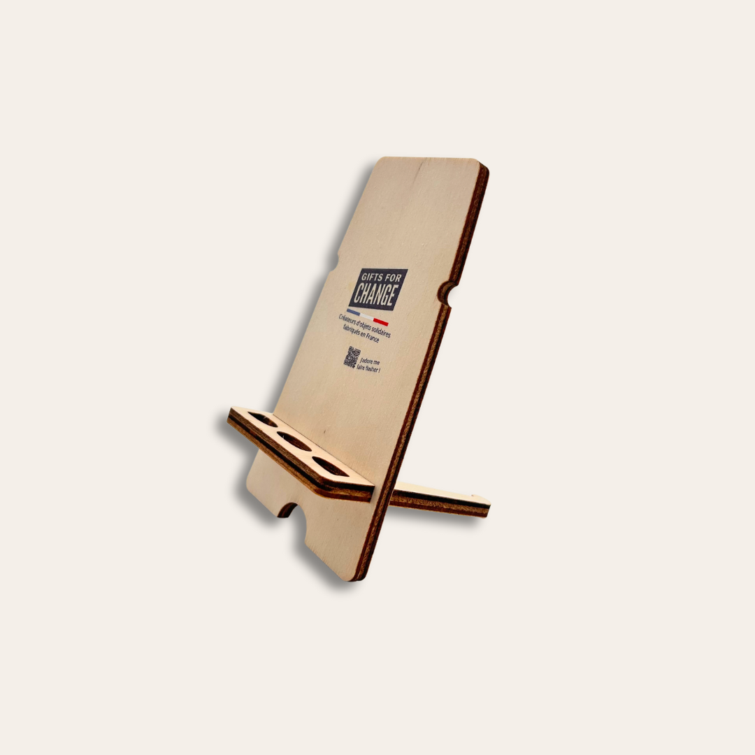 Support téléphone fait en ESAT Support téléphone en bois avec des trous.