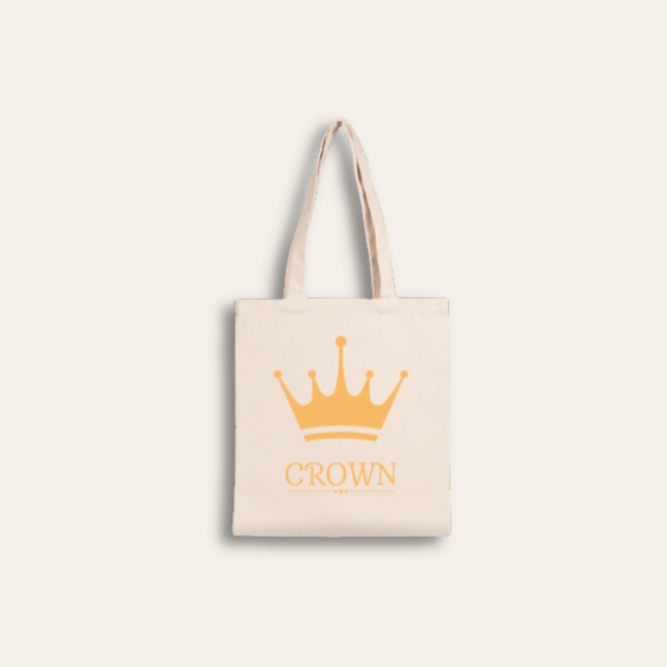 Tote bag beige avec une couronne illustré dessus.