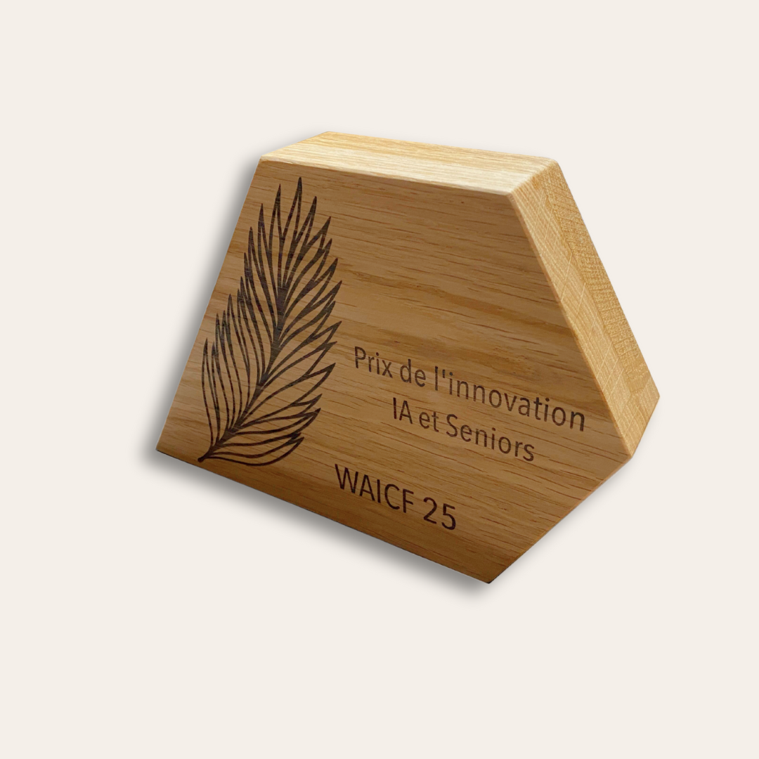 trophée en bois fabriqué à la main par un artisan trophée en bois fabriqué à la main par un artisan
