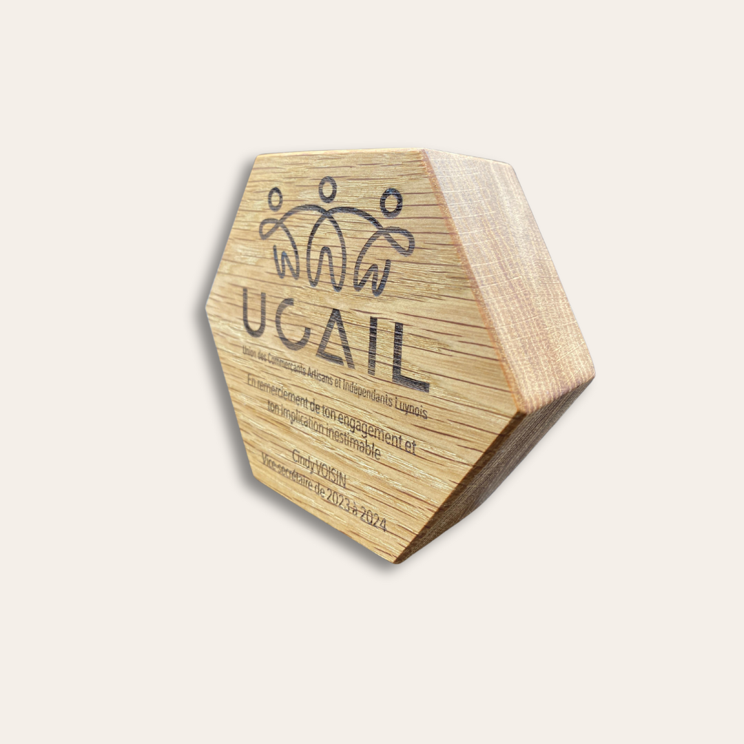 trophée en bois forme hexagonale chêne massif fabrication artisanale trophée en bois forme hexagonale