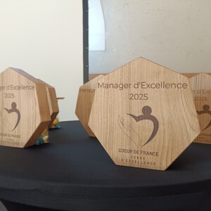 trophée en bois chêne massif Manager d'excellence pour le groupe La Poste