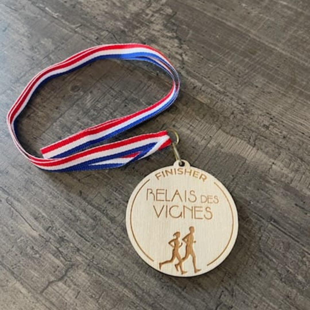 Gamme tricolore médaille en bois et ruban bleu blanc rouge