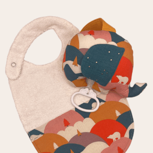 bavoir pour bébé fait main à motifs et berceuse éléphant