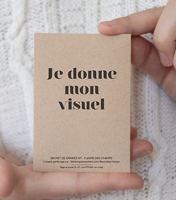 sachet kraft avec logo qui contient des graines à planter