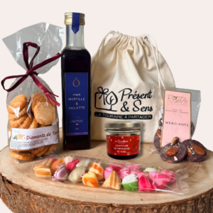 coffret spécial fêtes avec biscuits, berlingots, sirop myrtille et violette, mendiants et confiture de vin de noël
