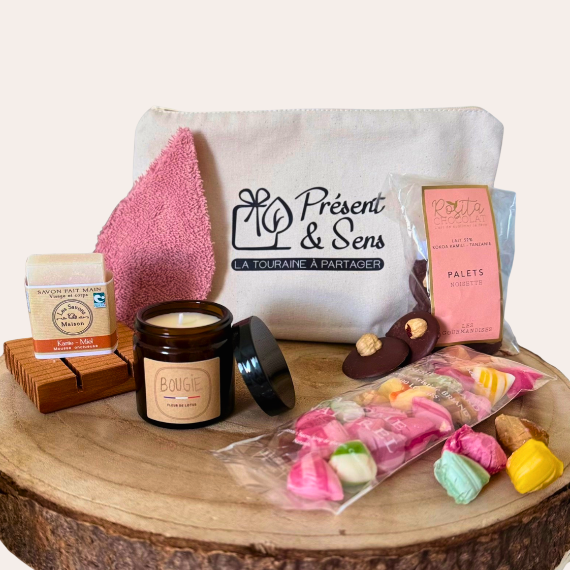 Coffret varié bien-être et alimentaire coffret varié, pochette zippée, lingette lavable, porte savon et son mini savon, bougie, berlingots, palets de chocolat-noisette